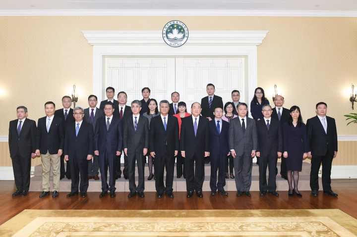 特區政府代表團與廣東省政府代表團成員在粵澳深度合作區總體方案工作會議舉行前合影