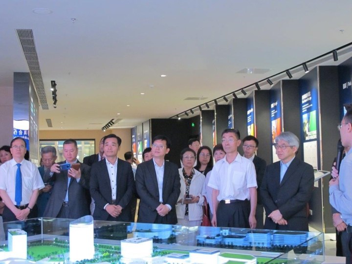 參訪團參觀「粵澳合作中醫藥科技產業園」