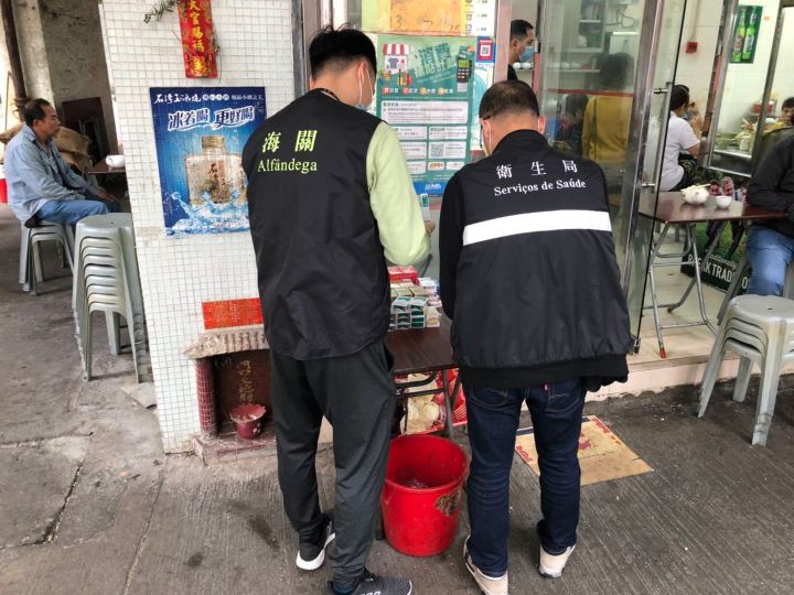 海關聯同衞生局巡查食肆