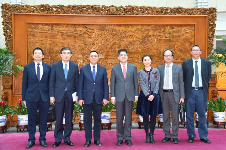 經濟財政司司長梁維特一行昨（10日）和外交部副部長樂玉成會面。