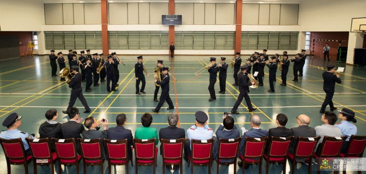 觀看警察樂隊表演