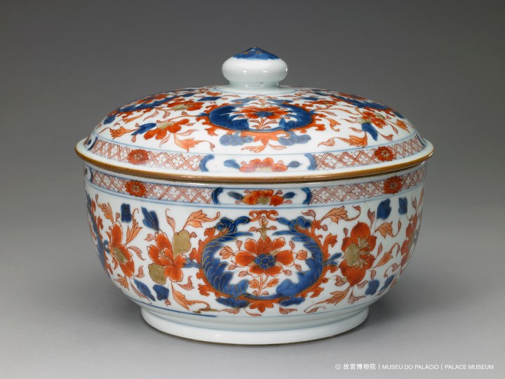 青花礬紅彩描金花卉紋蓋缸