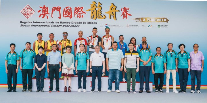 1. 小龍公開組得獎運動員與嘉賓合照