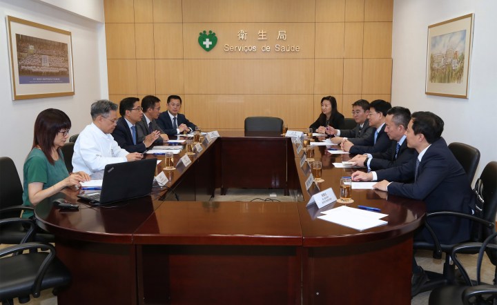 代表團與衛生局鄭成業代局長、郭昌宇副局長等舉行座談會