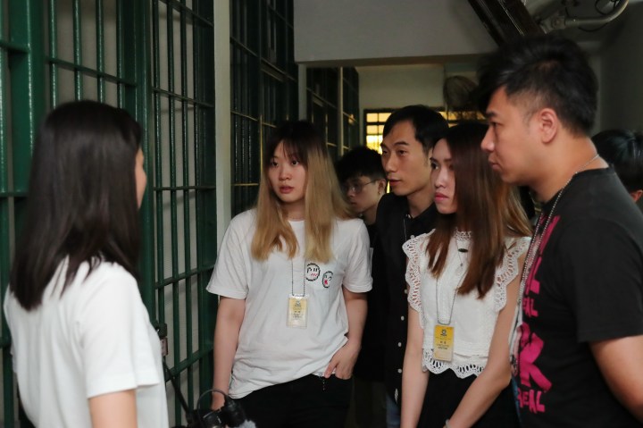 來訪青年參觀囚倉區設施