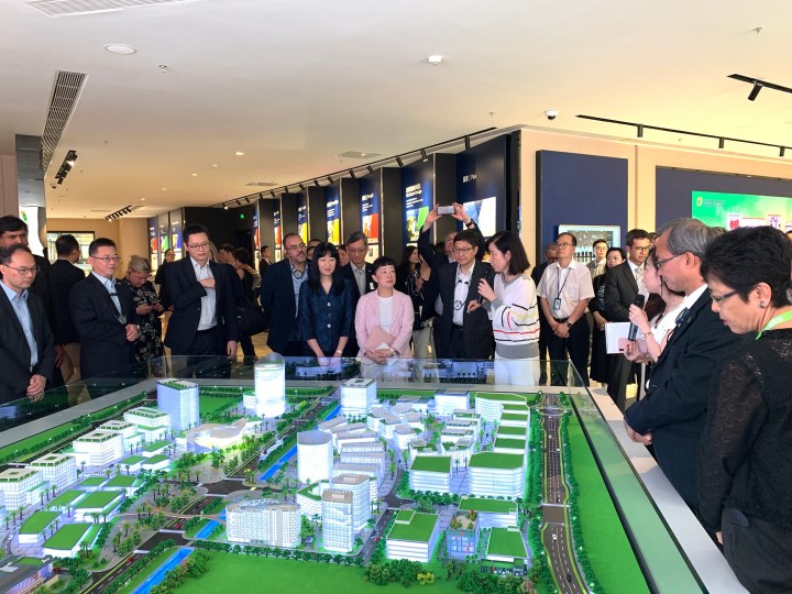 兩地代表參觀粵澳合作中醫藥科技產業園區