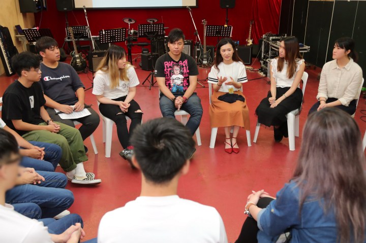 新青協副理事長兼學聯副秘書長施妮娜鼓勵在囚人不要看輕自己，要建立自信，努力發揮個人的才華