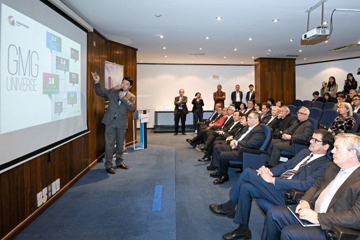 行政長官崔世安在波爾圖考察一家落戶該市的澳門公司