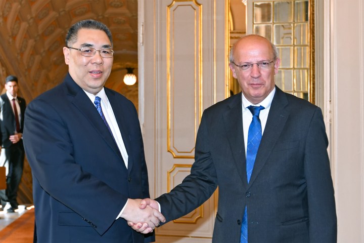 行政長官崔世安與葡萄牙外交部長奧古斯托·桑托斯·席爾瓦共同主持澳葡聯合委員會第六次會議