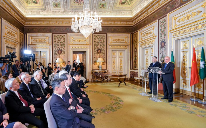 行政長官崔世安與葡萄牙外交部長奧古斯托·桑托斯·席爾瓦在會議後共同會見傳媒