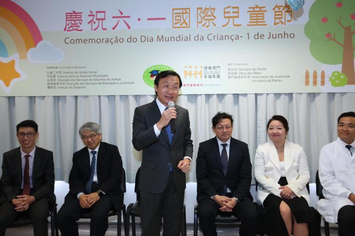 譚俊榮探望住院兒童轉達習主席回信澳門小朋友