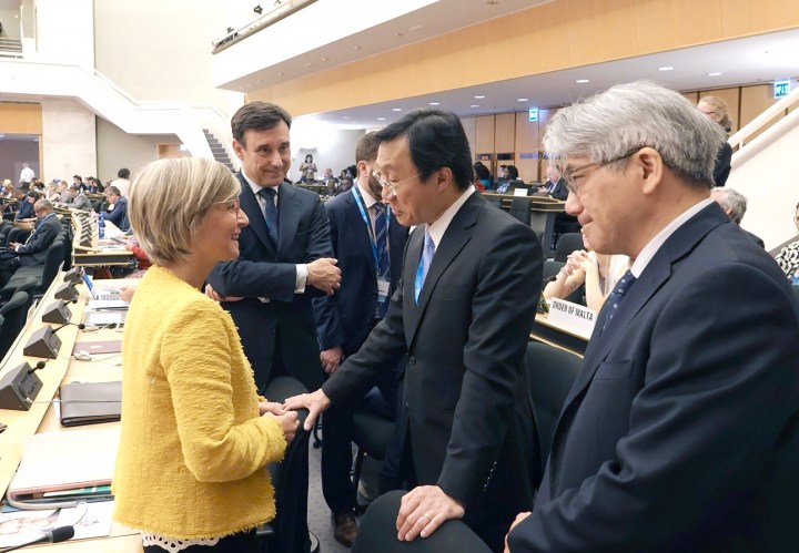 譚俊榮與葡萄牙衛生部部長瑪爾塔·特米多友好交流