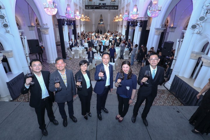 嘉賓們於“粵港澳大灣區──聯線旅遊體驗”推介晚宴合照