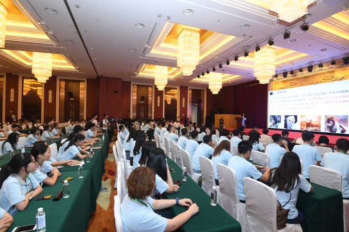 行政長官崔世安與“新時代同心行”河北省學習參訪團在承德市出席河北省省情介紹講座