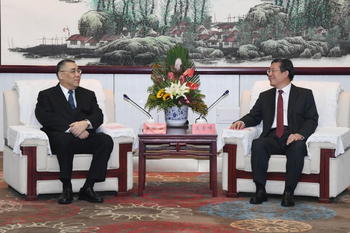 行政長官崔世安與河北省委書記王東峰在承德市進行高層會晤 (1)