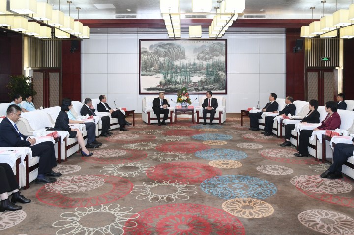 行政長官崔世安與河北省委書記王東峰在承德市進行高層會晤