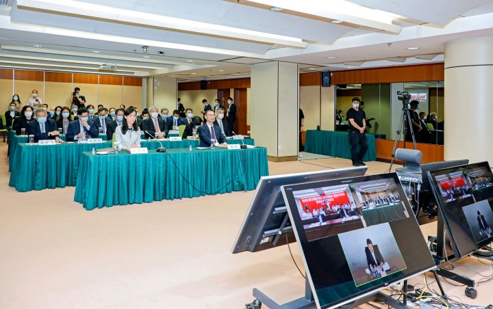 澳門特區政府、中聯辦和貴州省政府共同召開扶貧合作工作會議暨幫扶項目簽約儀式。