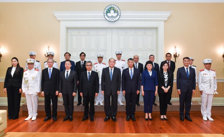 行政長官會見澳門保安部隊高等學校校董會一行